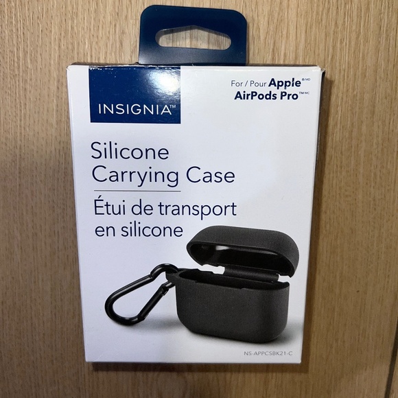 NWOT - Silicone Carrying Case for Apple AirPods Pro - Picture 1 of 4